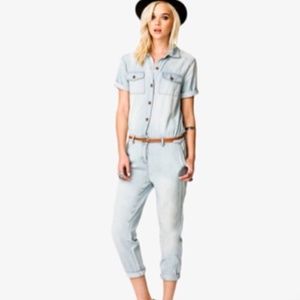 NWOT FOREVER 21 FADED BELTED DENIM SKINNY JUMPSUIT M